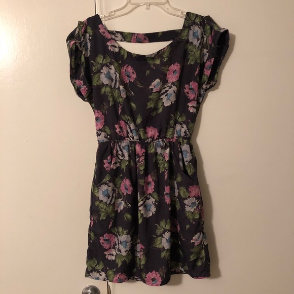 LUSH Floral Dress with Pockets - Picture 3 of 8